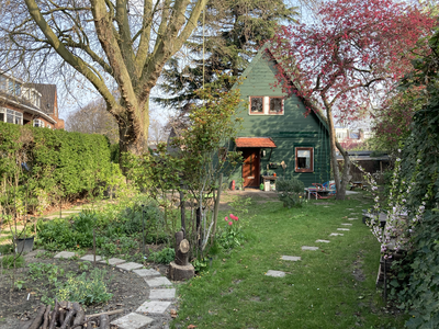 909551 Gezicht op het huis Schutstraat 89 te Utrecht (voormalige directiekeet Spoorwegwerken Utrecht).